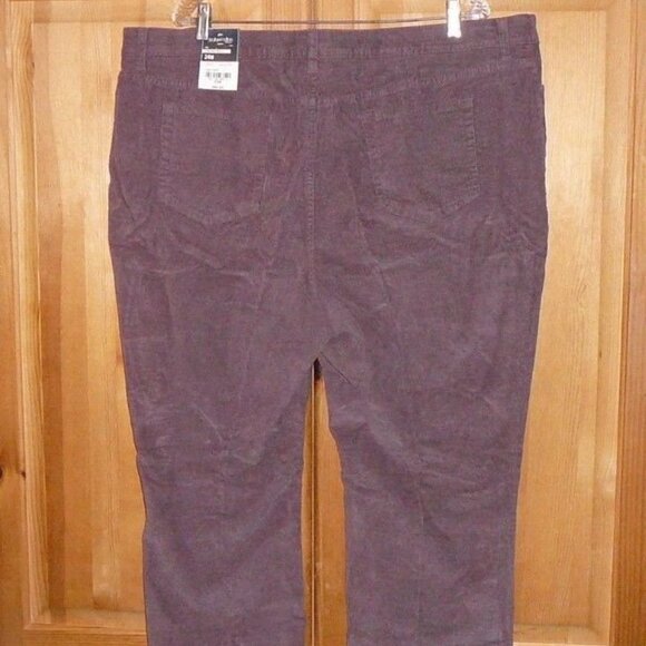 ST JOHN'S BAY NWT Womans Plus Size 24W Purple Stretch Fit Corduroy Pants - Picture 5 of 5